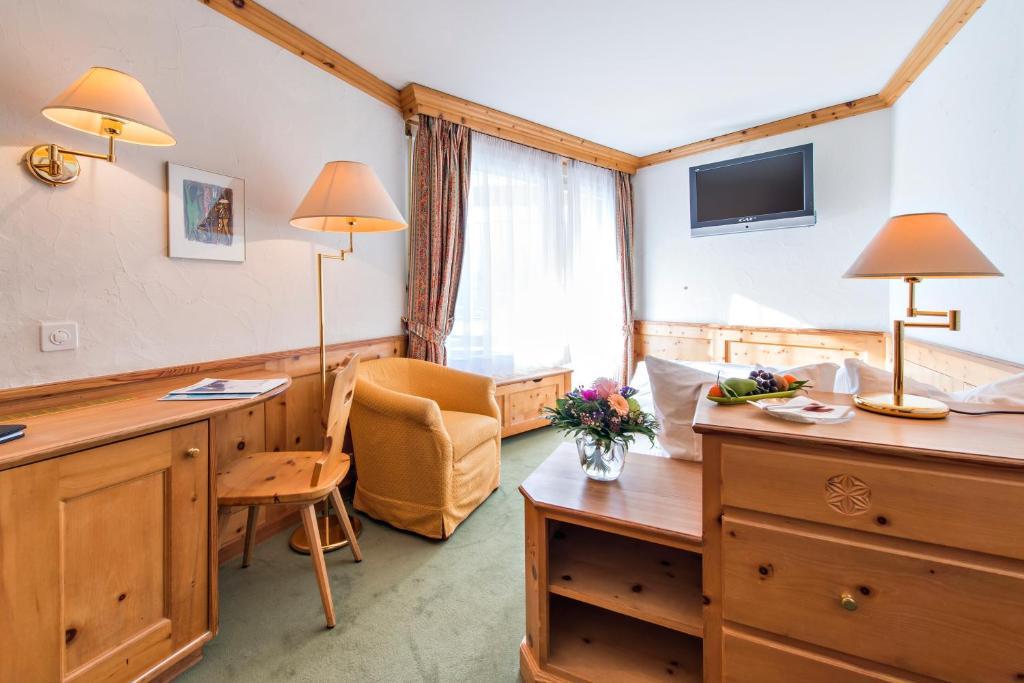 Quadratscha Alpenhotel Samedan Zimmer foto